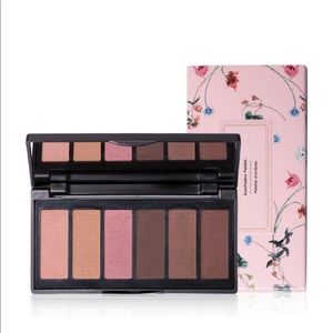 fmg Caress Me Cashmere Eyeshadow Palette